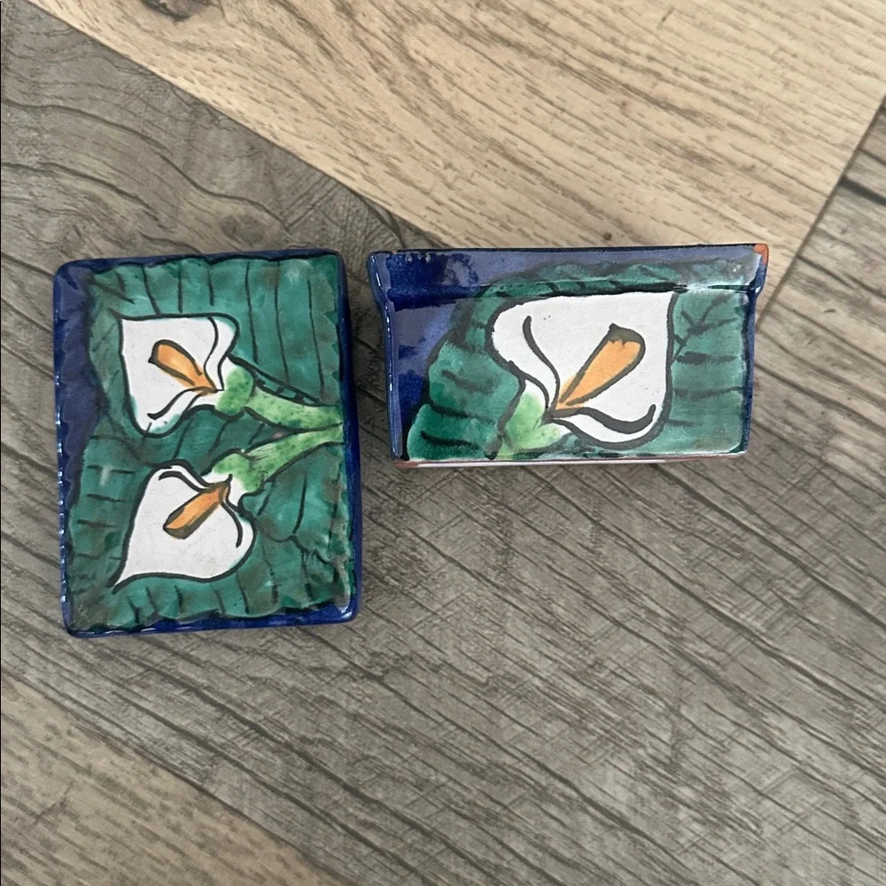 Vintage hand painted lily jewelry storage